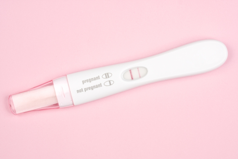 Nếu bạn bị đã chậm kinh hơn 1 tuần, hãy mua que thử thai để kiểm tra
