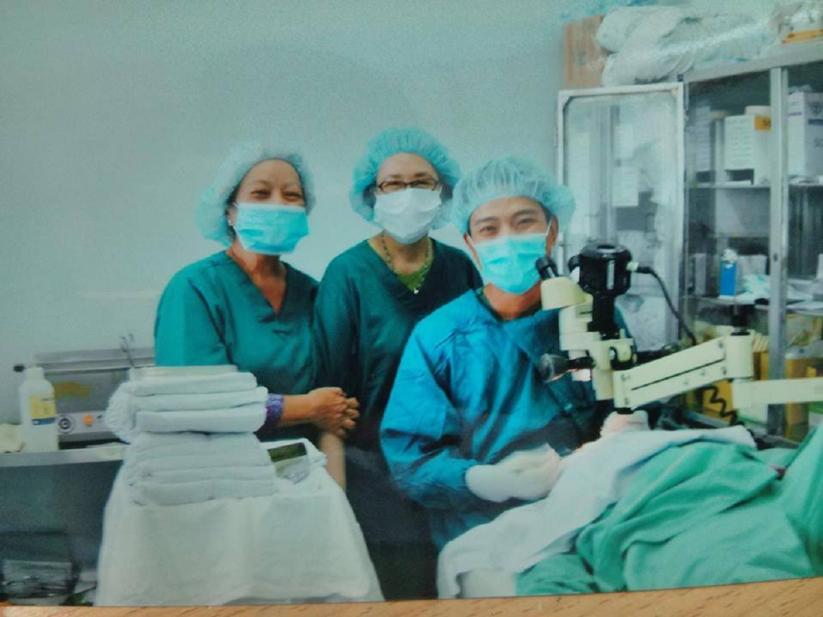 Docosan's Successful Partnerships Eye Specialist Clinic Doctor có sẵn