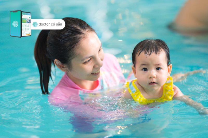 Bơi lội là một trong những nguyên nhân chính hay gặp ở người bị viêm tai ngoài