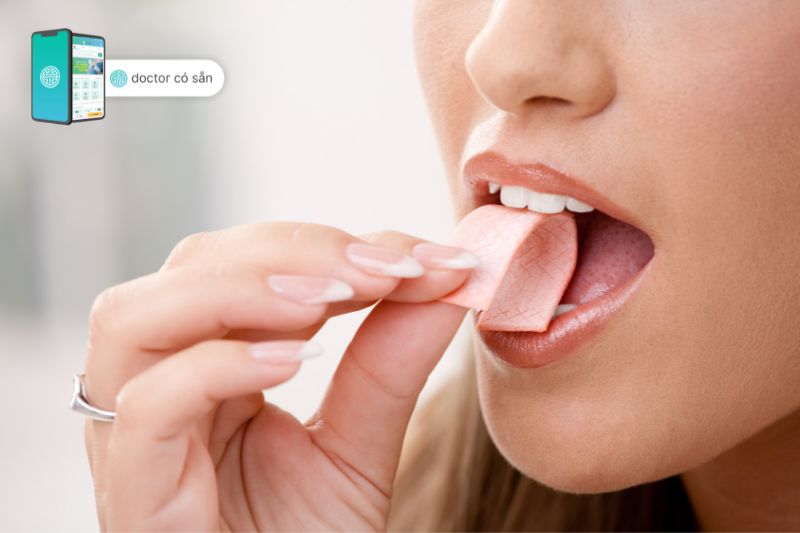 Nhai kẹo cao su dễ gây dính mảng bám răng