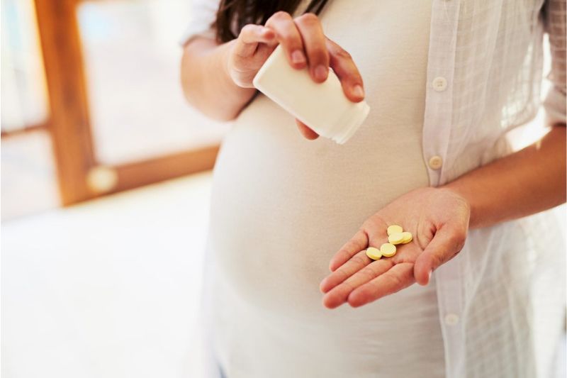 Dùng quá nhiều Vitamin A liều cao khi mang thai có thể gây dị tật bẩm sinh cho thai nhi