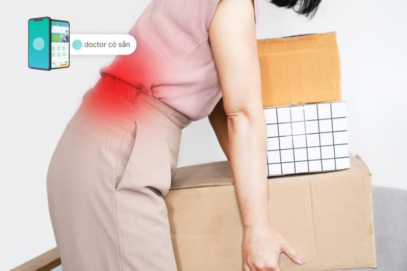 Nâng sai tư thế có thể dẫn đến đau lưng