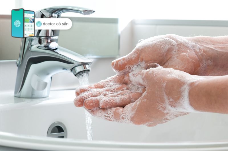 Rửa tay thường xuyên là biện pháp tránh lây nhiễm đau mắt đỏ hiệu quả