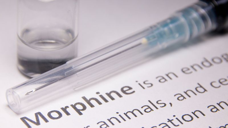 Điều trị giảm đau sau phẫu thuật qua đường tĩnh mạch được chỉ định khi cần tác dụng mạnh hơn, bao gồm paracetamol, NSAID, và morphin