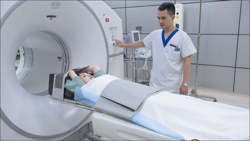 Chụp CT là phương pháp dùng tia X với số lượng cực lớn chiếu lên vị trí tổn thương của cơ thể theo phương pháp cắt ngang