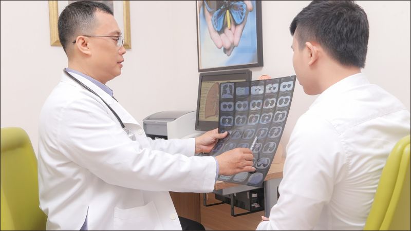 Bạn nên ưu tiên lựa chọn các cơ sở y tế uy tín, có đầy đủ trang thiết bị hiện đại và đội ngũ bác sĩ giàu kinh nghiệm