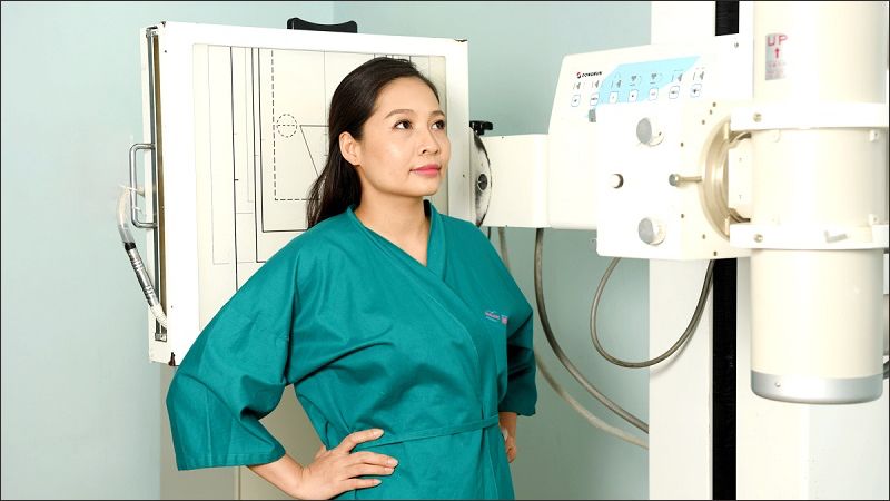 Người bệnh sẽ được yêu cầu thay áo chuyên dùng để chụp X quang