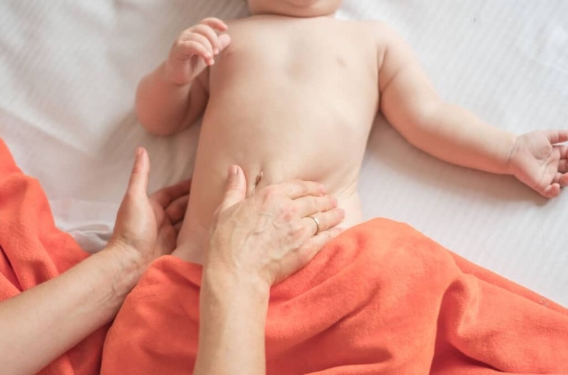 Thoát vị bẹn có thể xảy ra ở một bên hoặc cả hai bên, trong đó thoát vị bên phải thường gặp hơn