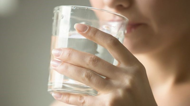 Nước tiểu loãng giúp làm giảm nồng độ vi khuẩn trong bàng quang và đường tiết niệu, từ đó hạn chế nguy cơ viêm nhiễm