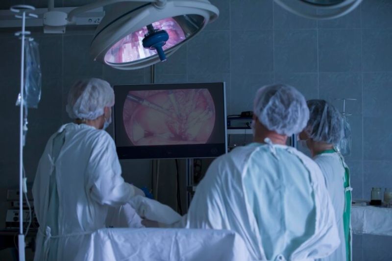 Mổ sỏi bàng quang qua nội soi ít gây xâm lấn và nhanh hồi phục hơn