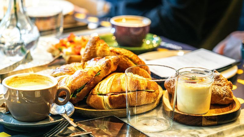 Để đảm bảo hình ảnh nội soi rõ nét, người bệnh cần nhịn ăn từ 6-8 tiếng trước khi thực hiện nội soi