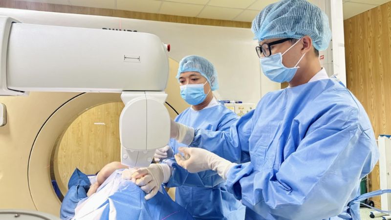 Kỹ thuật này yêu cầu sự chính xác và thành thạo để đảm bảo an toàn và hiệu quả tối ưu