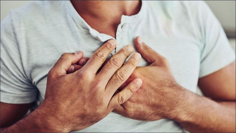 Đau ngực, khó thở là dấu hiệu cảnh báo tình trạng tăng huyết áp trở nặng