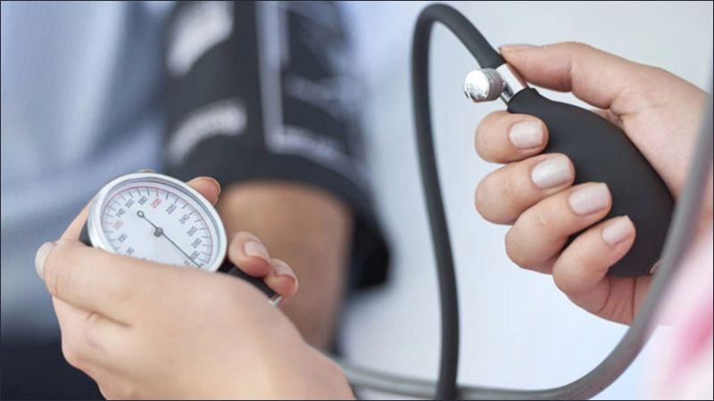 Kiểm tra huyết áp định kỳ giúp phát hiện và điều trị kịp thời, từ đó ngăn ngừa những biến chứng nguy hiểm