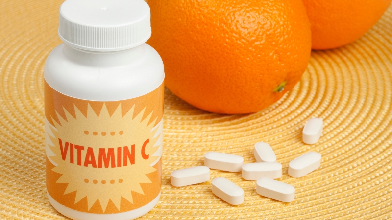 Vitamin C chống oxy hóa tốt giúp bảo vệ mắt