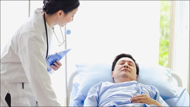 Bệnh nhân sau phẫu thuật ung thư dạ dày thường được bổ sung dinh dưỡng bằng ống thông