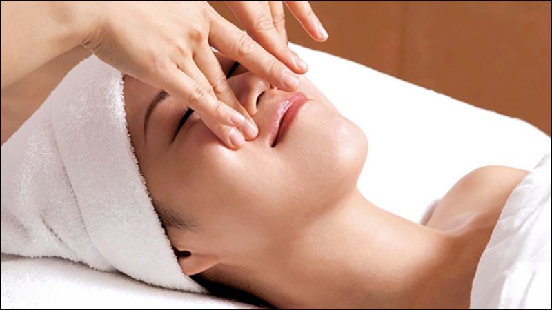 Bạn nên lựa chọn cơ sở uy tín và kỹ thuật viên hoặc bác sĩ có kinh nghiệm trong việc xoa bóp bấm huyệt để đảm bảo an toàn và hiệu quả