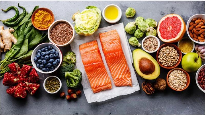 Hạn chế thịt đỏ và ăn nhiều thực phẩm lành mạnh là yếu tố dinh dưỡng quan trọng trong phòng ngừa bệnh gout