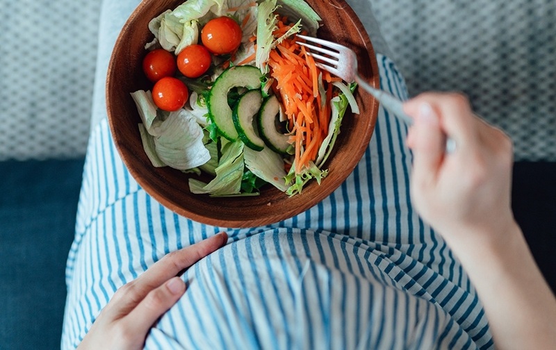 Việc xây dựng một thực đơn cân bằng và khoa học là yếu tố then chốt để kiểm soát đường huyết 