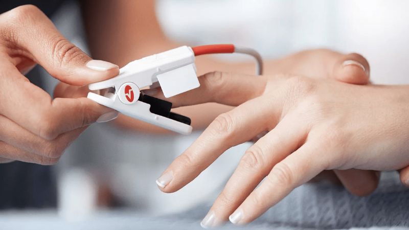 Bệnh nhân sốt xuất huyết nặng cần được theo dõi các chỉ số 