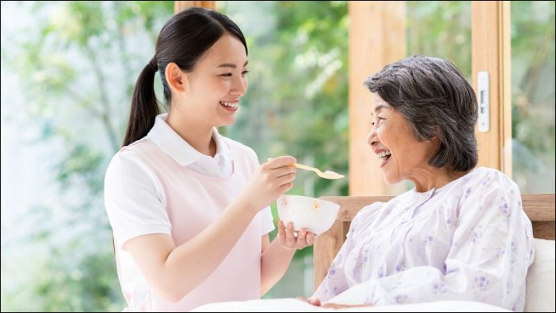 Dịch vụ chăm sóc người bệnh tại bệnh viện dần trở thành giải pháp hiệu quả được nhiều gia đình lựa chọn