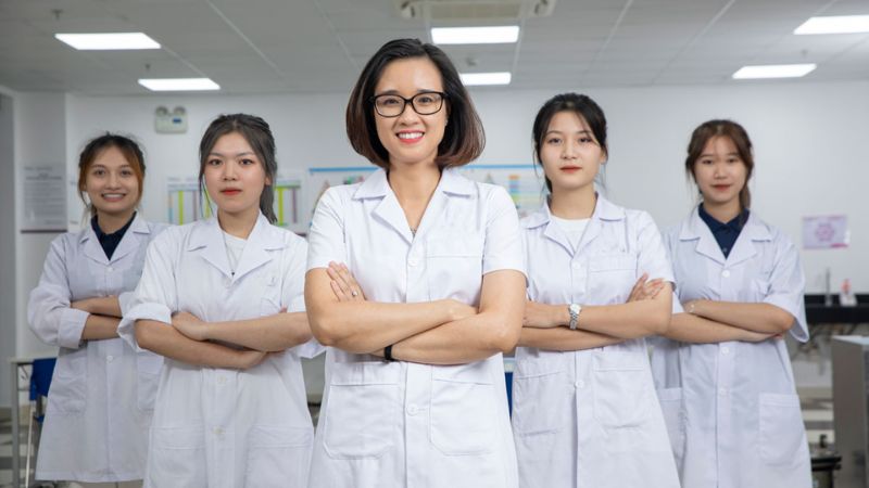 Tìm hiểu về trình độ, kinh nghiệm và các lĩnh vực chuyên môn của bác sĩ để đảm bảo phù hợp với nhu cầu chăm sóc sức khỏe của gia đình