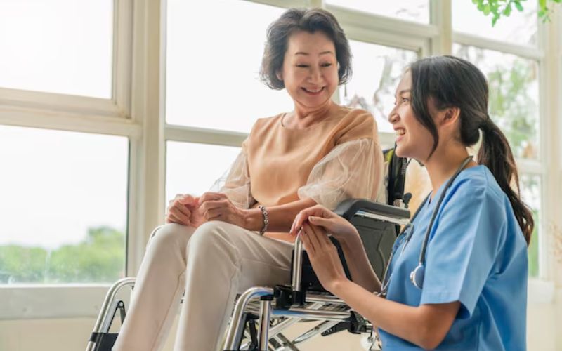 Dịch vụ chăm sóc người bệnh tại nhà sở hữu những ưu điểm vượt trội