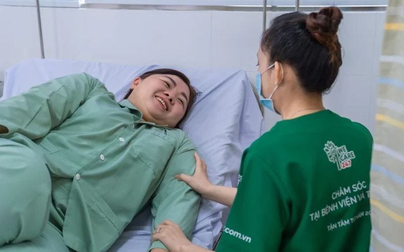 Nhân viên chăm sóc Wecare 247 thực hiện nhiều công việc khác nhau
