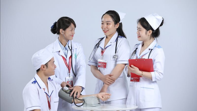 Điều dưỡng thực hiện phải có bằng cấp, chứng chỉ hành nghề hợp lệ và kinh nghiệm chuyên môn vững vàng