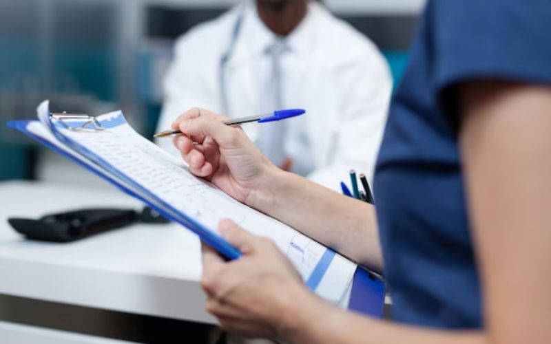 Chi phí cho mỗi lần thăm khám sức khỏe dao động từ vài trăm nghìn đồng