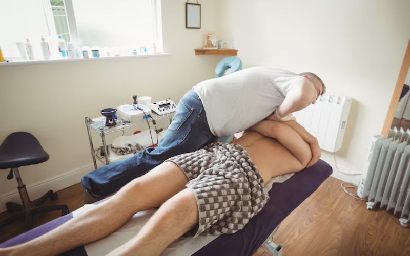Spinal decompression is a non-invasive therapeutic method that uses gentle stretching force to relieve pressure on the spinal discs and nerves