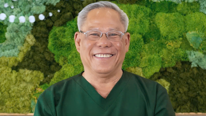 Dr. Luu Anh Hung is a well-known chiropractor and rehabilitation specialist with over 35 years of experience in physical therapy and functional recovery