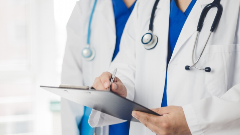 Combining treatment from a chiropractor and a physiotherapist is one of the most effective approaches for managing chronic back pain