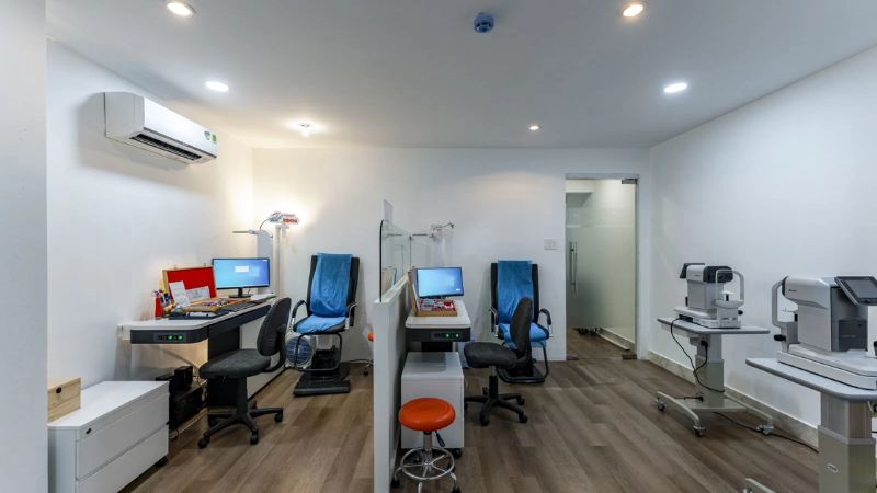 Trung tâm Mắt Sài Gòn Hikari là địa chỉ khám mắt được nhiều phụ huynh đánh giá cao về chất lượng dịch vụ và hiệu quả điều trị