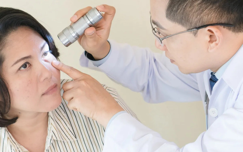 Ghi nhớ các triệu chứng đang gặp phải, tiền sử bệnh của bản thân và gia đình, các loại thuốc đang sử dụng