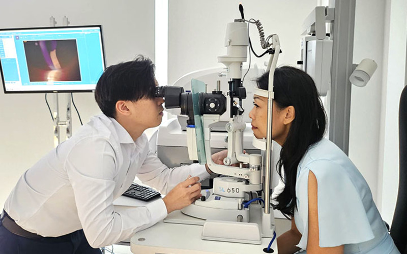 Sunshine Eye Care là trung tâm nhãn khoa tập trung vào điều trị tật khúc xạ và thẩm mỹ mắt