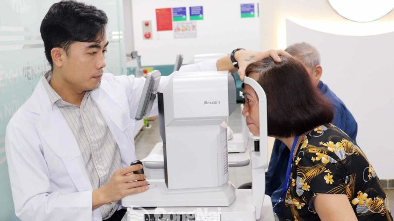 Nên khám mỗi năm một lần để sàng lọc các bệnh như cườm nước, thoái hóa hoàng điểm