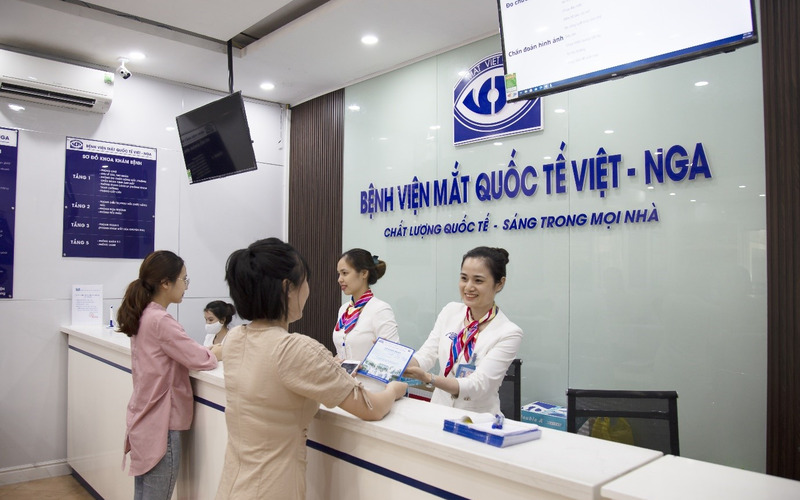 Bệnh viện Mắt Quốc tế Việt - Nga với đội ngũ chuyên gia người Nga trực tiếp tham gia thăm khám và phẫu thuật