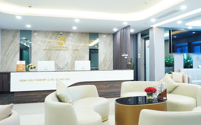 Thu Cúc Clinics điều trị rạn da bằng công nghệ P’Cell PRP và Laser Fractional CO₂, giúp mờ tới 95% rạn da với liệu trình an toàn, giá 4,5–7,2 triệu/lần