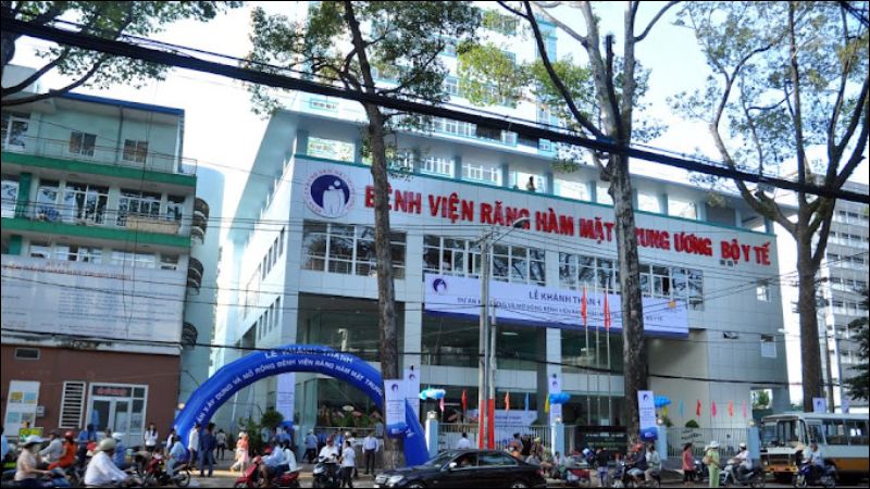 Bệnh viện Răng Hàm Mặt Trung ương TPHCM là nha khoa quận 5 công lập uy tín, quy tụ bác sĩ đầu ngành đáp ứng từ điều trị cơ bản đến kỹ thuật cao cho mọi lứa tuổi