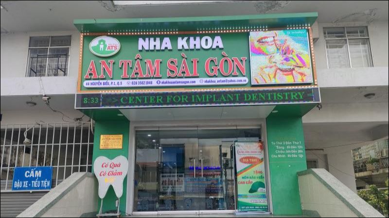 Nha khoa An Tâm Sài Gòn nổi bật với thế mạnh implant, chỉnh nha, phục hình thẩm mỹ cùng hệ thống trang thiết bị hiện đại nhập khẩu từ châu Âu