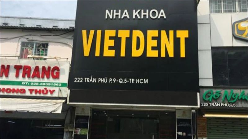 Nha khoa Vietdent nổi bật với bác sĩ giàu kinh nghiệm và dịch vụ chỉnh nha chất lượng cao, cùng thiết bị hiện đại hỗ trợ điều trị an toàn