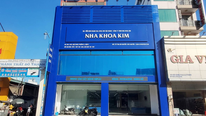 Nha khoa Kim quận 6 được xây dựng khang trang, hiện đại, với đội ngũ bác sĩ tay nghề cao