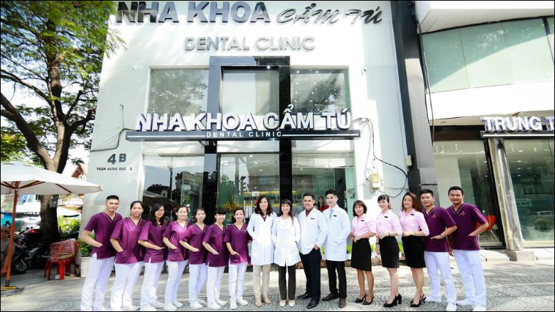 Nha khoa Cẩm Tú quy tụ đội ngũ bác sĩ chuyên môn cao từ Đại học Y Dược TP. HCM