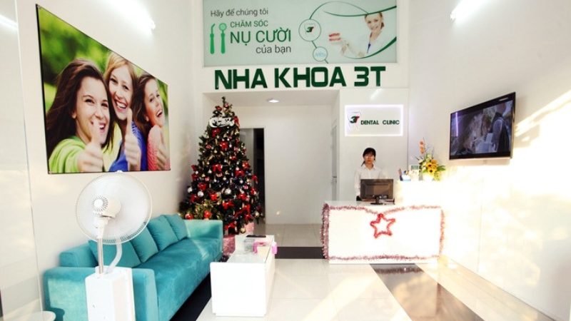 Nha khoa 3T Tân Phú được dẫn dắt bởi BS. Phan Xuân Sơn với nhiều năm kinh nghiệm trong lĩnh vực cấy implant, chỉnh nha