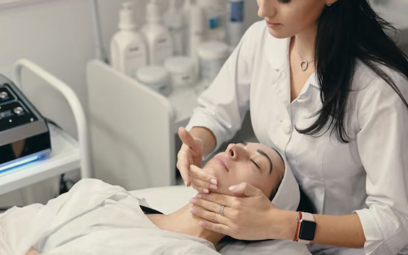 Khi phát hiện các bất thường trên da bạn cần đến phòng khám da liễu ngay