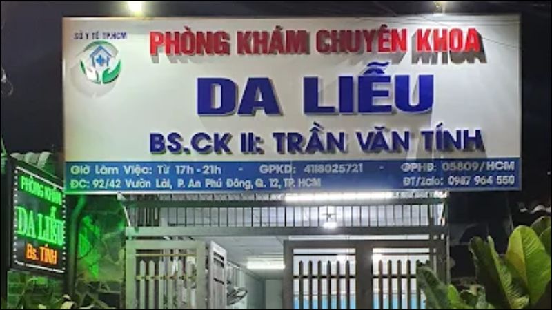 Phòng khám da liễu trang bị máy laser hiện đại, cung cấp dịch vụ đa dạng từ điều trị bệnh lý đến thẩm mỹ