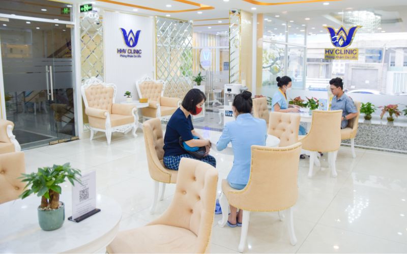 HHV Clinic chuyên cung cấp dịch vụ chăm sóc da liễu và thẩm mỹ, với đội ngũ bác sĩ giàu kinh nghiệm