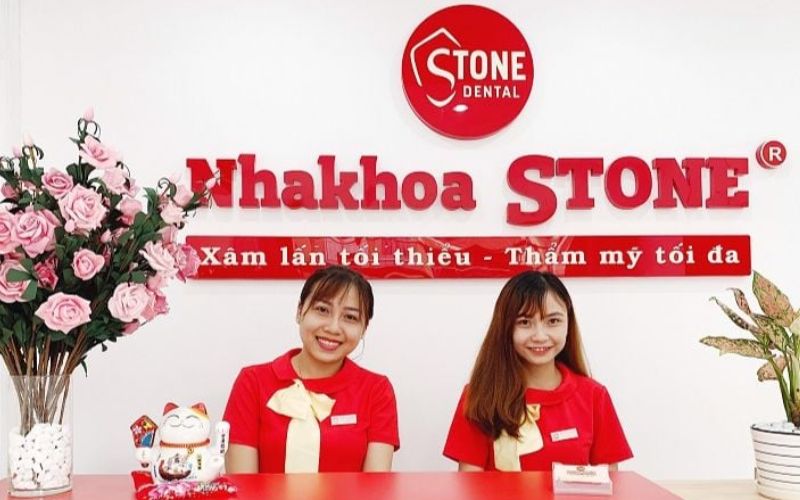 Nha Khoa Stone tại quận 10 nổi bật với trám răng nano, cấy ghép Implant tiên tiến và trang thiết bị hiện đại, đảm bảo hiệu quả an toàn