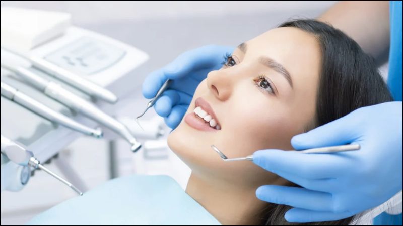 Các bác sĩ tại trung tâm Kim Loan Dental sẽ thăm khám kỹ lưỡng cho bạn